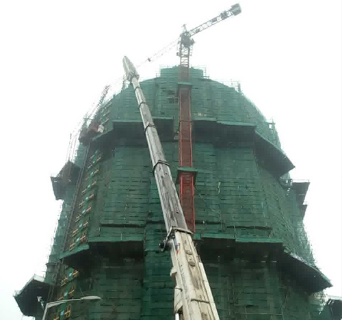 德阳市吊车在工地上作业